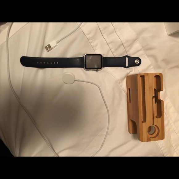 Apple Watch - Picture 2 of 2